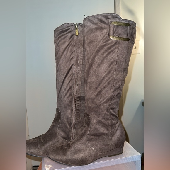 Women’s Brown Boots - Picture 7 of 9